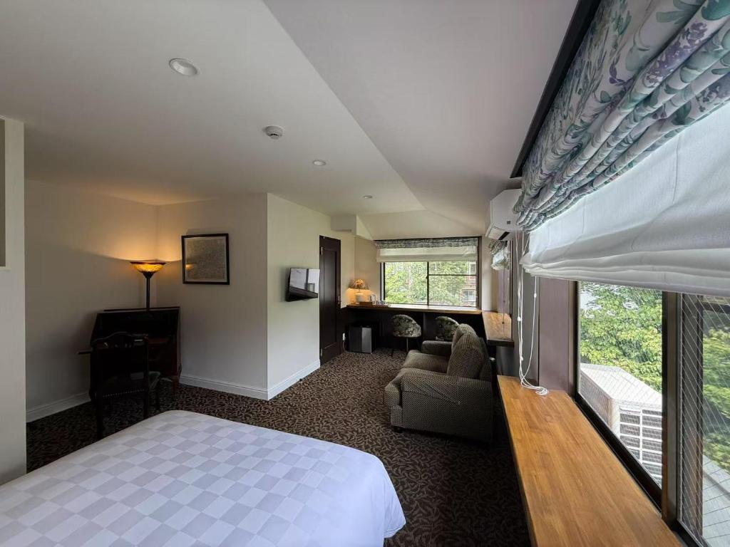 Deluxe Double Room - Photo 9